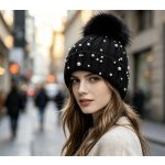 Victoria El Kötött sapka  pompom és gyöngy díszítéssel